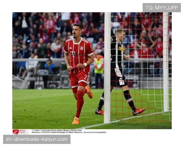 官方：门兴格拉德巴赫与36岁队长板仓滉续约一年